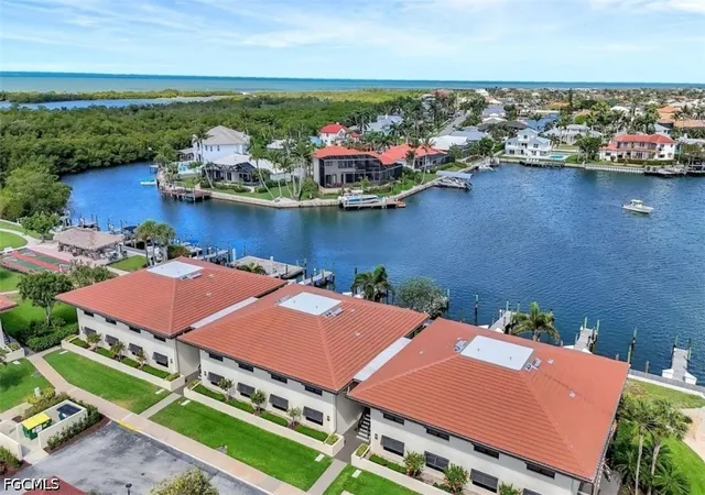 Listing Photo 4 - Condo for sale in building located at 543 Seaview Ct, Marco Island, FL 34145 - Unit #J1
