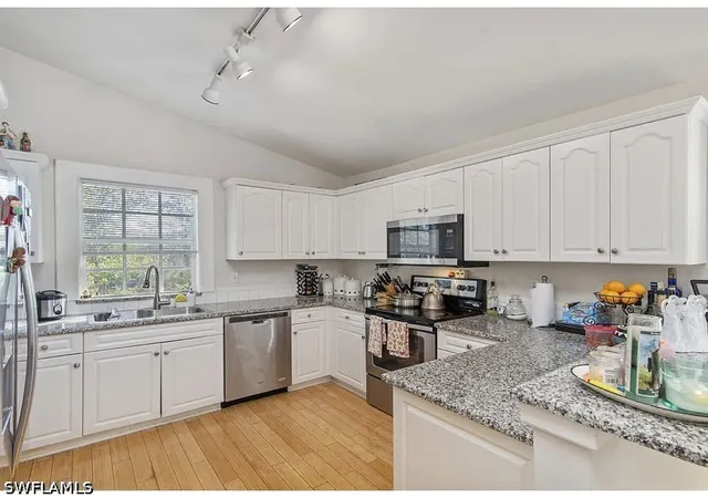 Photo 3 of Single family home for sale at 2810 Lakeview Dr, Naples, FL 34112 | MLS# 226031757 | Listing updated on 2026-09-11