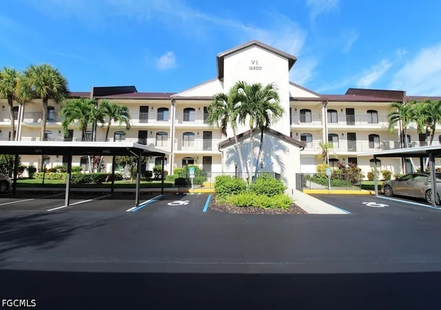 Listing Photo 4 - Condo for sale in building located at 16500 Kelly Cvs Dr, Fort Myers, FL 33908 - Unit #2875
