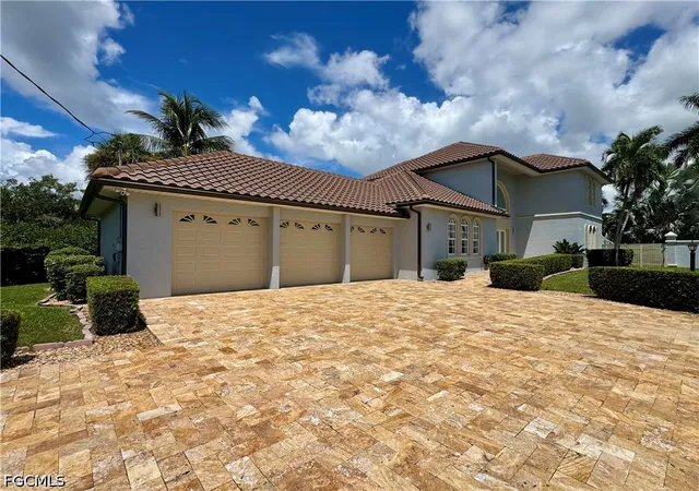 Photo 1 of Single family home for sale at 14370 Mcgregor Blvd, Fort Myers, FL 33919 | MLS# 2026037530 | Listing updated on 2026-09-04