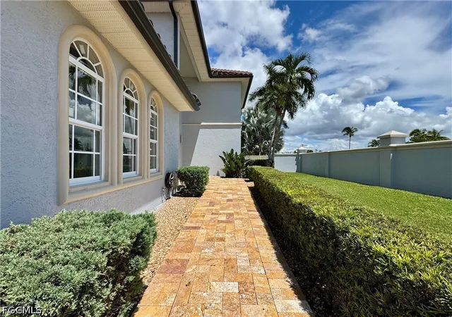 Photo 3 of Single family home for sale at 14370 Mcgregor Blvd, Fort Myers, FL 33919 | MLS# 2026037530 | Listing updated on 2026-09-04