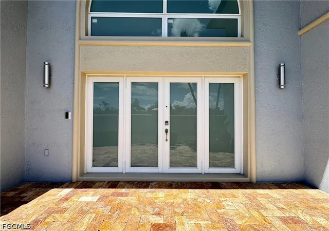 Photo 3 of Single family home for sale at 14370 Mcgregor Blvd, Fort Myers, FL 33919 | MLS# 2026037530 | Listing updated on 2026-09-04