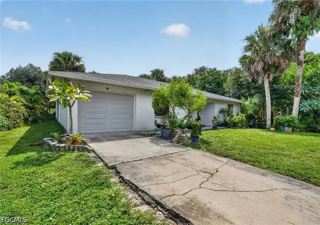 Photo 3 of Single family home for sale at 940 17th Street Sw, Naples, FL 34117 | MLS# 2026037539 | Listing updated on 2026-09-14