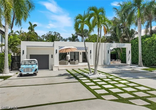 Photo 1 of Single family home for sale at 1095 Sandpiper St, Naples, FL 34102 | MLS# 226030870 | Listing updated on 2026-09-13