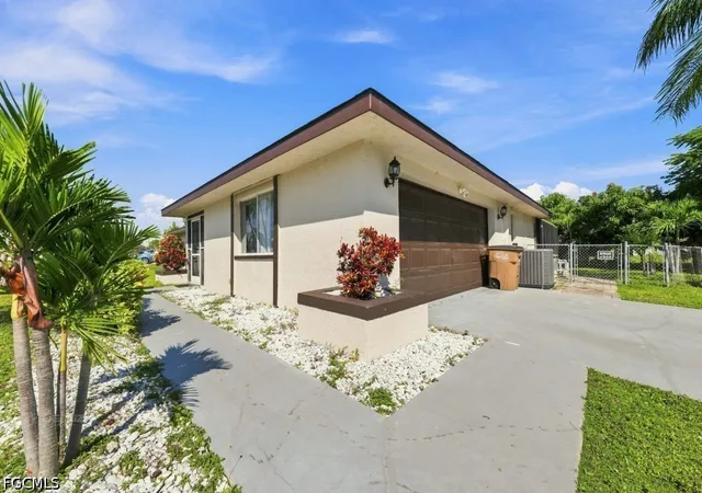 Photo 3 of Single family home for sale at 21 SW Trafalgar Pkwy, Cape Coral, FL 33991 | MLS# 2026037557 | Listing updated on 2026-09-11