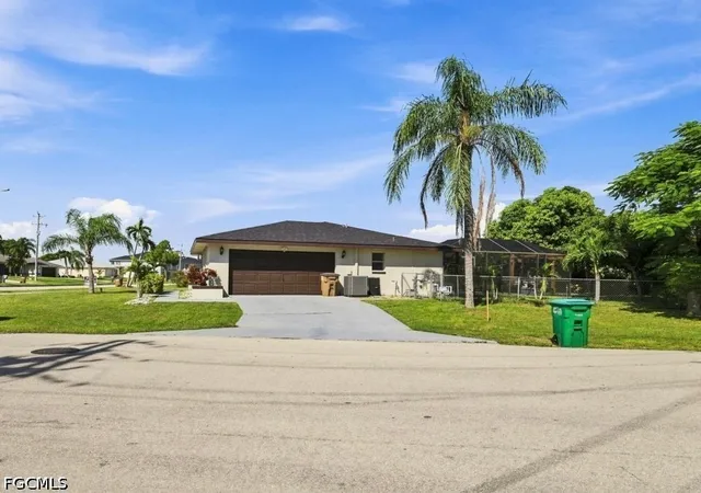 Photo 4 of Single family home for sale at 21 SW Trafalgar Pkwy, Cape Coral, FL 33991 | MLS# 2026037557 | Listing updated on 2026-09-11