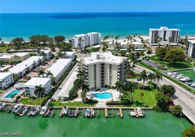 Listing Photo 1 - Condo for sale in building located at 2150 Gulf Shore Blvd N, Naples, FL 34102 - Unit #605