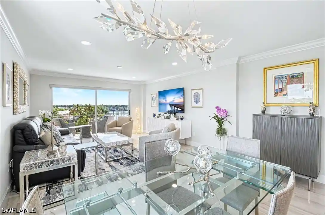 Listing Photo 2 - Condo for sale in 2150 Gulf Shore Blvd N located at 2150 Gulf Shore Blvd N, Naples, FL 34102 - Unit #605
