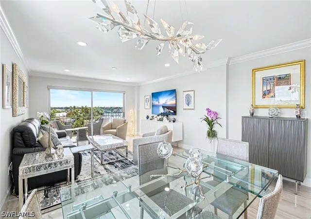 Listing Photo 2 - Condo for sale in building located at 2150 Gulf Shore Blvd N, Naples, FL 34102 - Unit #605