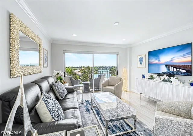 Listing Photo 3 - Condo for sale in building located at 2150 Gulf Shore Blvd N, Naples, FL 34102 - Unit #605