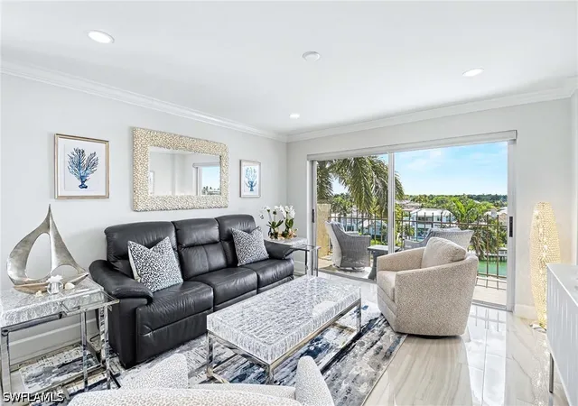 Listing Photo 4 - Condo for sale in building located at 2150 Gulf Shore Blvd N, Naples, FL 34102 - Unit #605