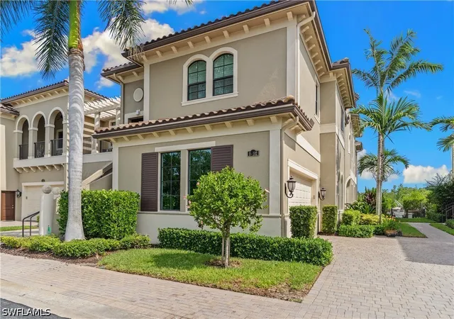 Listing Photo 4 - Condo for sale in building located at 2439 Breakwater Wy, Naples, FL 34112 - Unit #9102