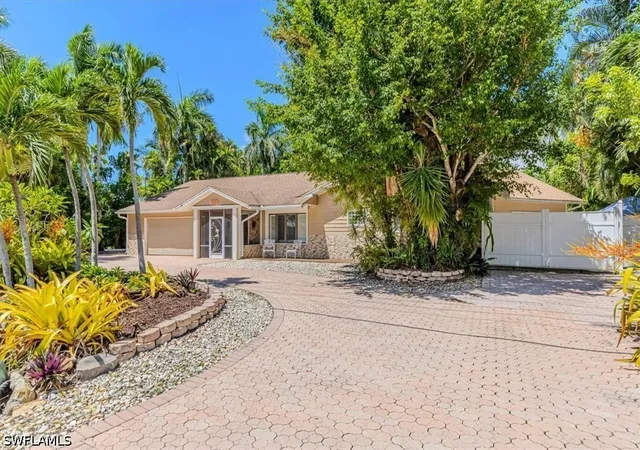 Photo 2 of Single family home for sale at 221 Viking Way, Naples, FL 34110 | MLS# 226032059 | Listing updated on 2026-09-10