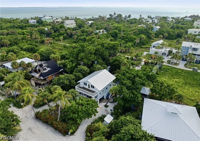 Photo 3 of Single family home for sale at 201 White Pelican Dr, Captiva, FL 33924 | MLS# 2026037638 | Listing updated on 2026-09-10