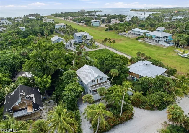 Photo 3 of Single family home for sale at 201 White Pelican Dr, Captiva, FL 33924 | MLS# 2026037638 | Listing updated on 2026-09-10