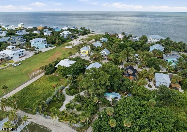 Photo 4 of Single family home for sale at 201 White Pelican Dr, Captiva, FL 33924 | MLS# 2026037638 | Listing updated on 2026-09-10