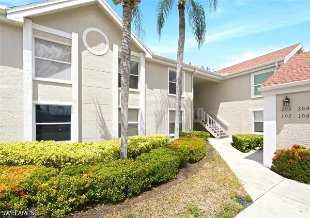 Listing Photo 5 - Condo for sale in building located at 9856 Luna Cir, Naples, FL 34109 - Unit #204
