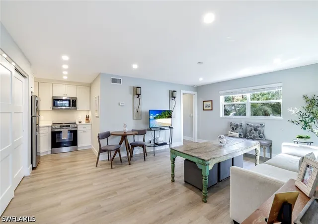 Listing Photo 5 - Condo for sale in building located at 780 10th Ave, Naples, FL 34102 - Unit #5