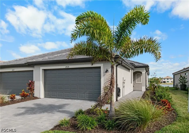 Photo 2 of Townhouse for sale at 14028 Hunter Oak Dr, Fort Myers, FL 33913 | MLS# 2026037653 | Listing updated on 2026-09-14