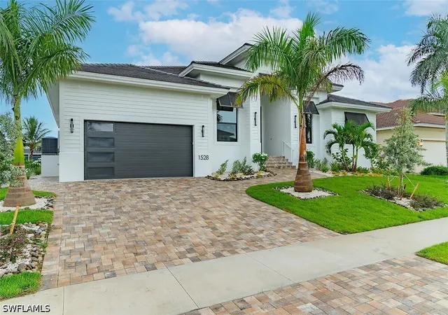 Photo 2 of Single family home for sale at 1528 Kingston Ct N, Marco Island, FL 34145 | MLS# 226032177 | Listing updated on 2026-09-09