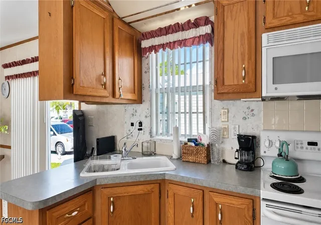 Photo 4 of Manufactured home for sale at 10915 Snowy Egret Cir, Estero, FL 33928 | MLS# 2026037692 | Listing updated on 2026-09-07