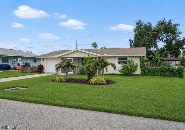 Photo 3 of Single family home for sale at 305 Shell Rd, Venice, FL 34293 | MLS# 2026037707 | Listing updated on 2026-09-08