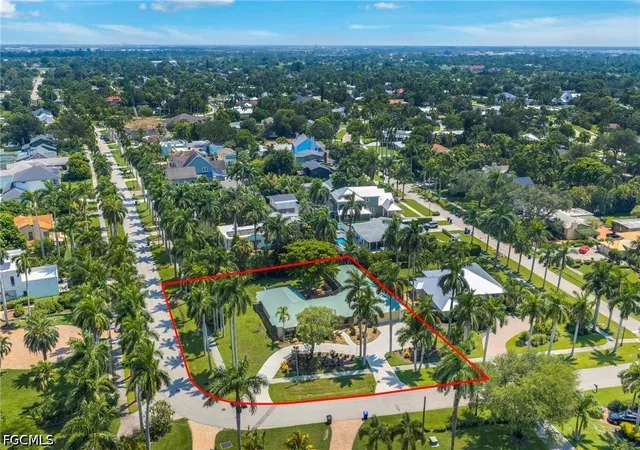 Photo 3 of Single family home for sale at 3209 W Riverside Dr, Fort Myers, FL 33901 | MLS# 2026037725 | Listing updated on 2026-10-01