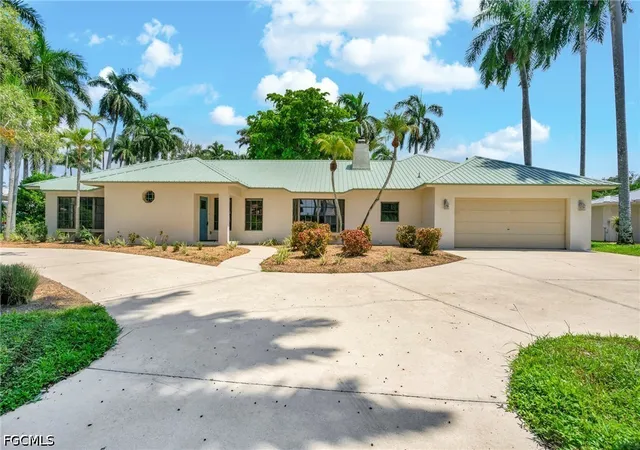 Photo 4 of Single family home for sale at 3209 W Riverside Dr, Fort Myers, FL 33901 | MLS# 2026037725 | Listing updated on 2026-10-01