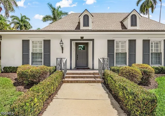 Photo 3 of Single family home for sale at 1207 Canterbury Dr, Fort Myers, FL 33901 | MLS# 2026037758 | Listing updated on 2026-09-07