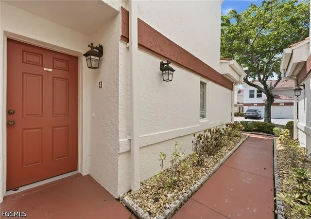 Listing Photo 4 - Condo for sale in building located at 13191 Oakmont Dr, Fort Myers, FL 33907 - Unit #4