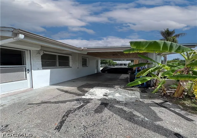 Photo 3 of Single family home for sale at 3735 Kelly St, Fort Myers, FL 33901 | MLS# 2026037806 | Listing updated on 2026-09-10