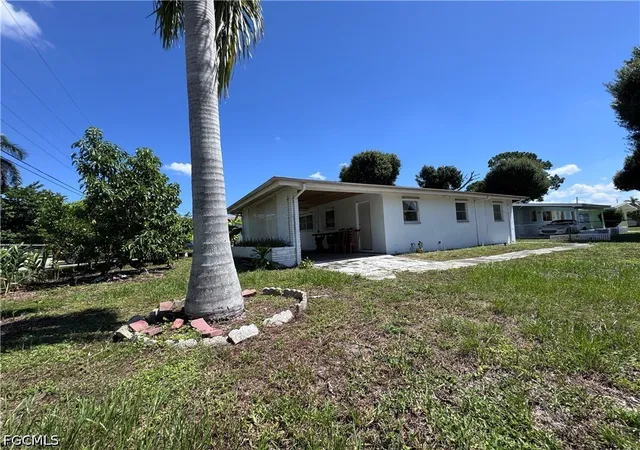 Photo 4 of Single family home for sale at 3735 Kelly St, Fort Myers, FL 33901 | MLS# 2026037806 | Listing updated on 2026-09-10