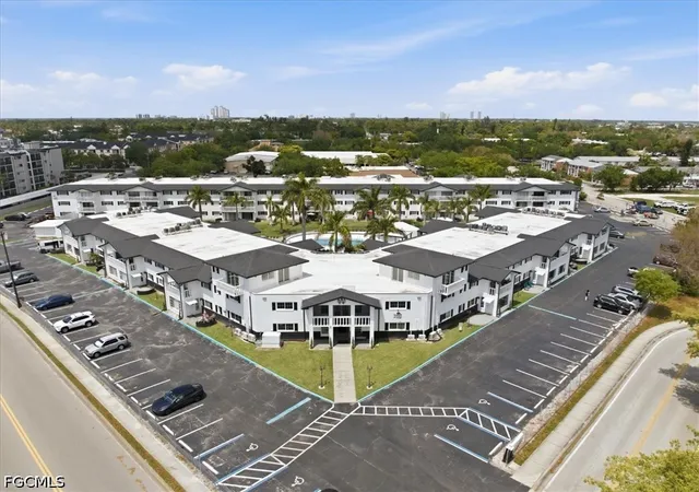 Listing Photo 2 - Condo for sale in building located at 3704 Broadway, Fort Myers, FL 33901 - Unit #115