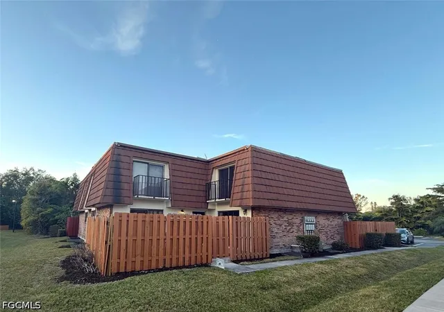Photo 1 of Townhouse for sale at 1406 Park Shore Cir #3, Fort Myers, FL 33901 | MLS# 2026037867 | Listing updated on 2026-09-08