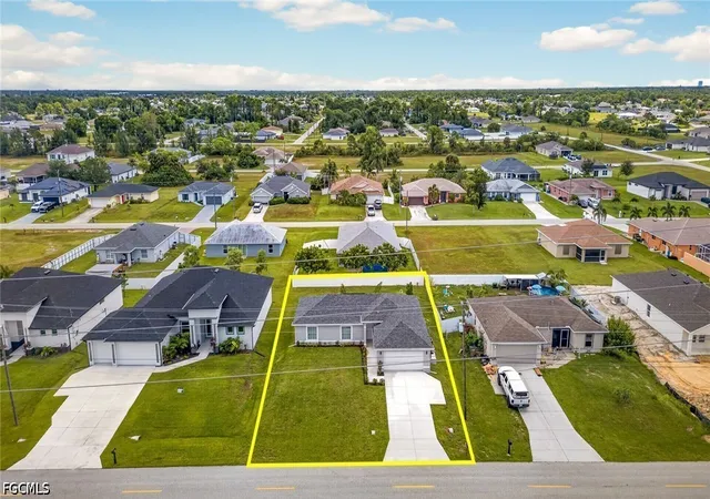 Photo 2 of Single family home for sale at 3307 Andalusia Blvd, Cape Coral, FL 33909 | MLS# 2026037893 | Listing updated on 2026-09-10