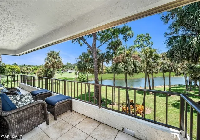 Listing Photo 4 - Condo for sale in building located at 105 Clubhouse Ln, Naples, FL 34105 - Unit #389