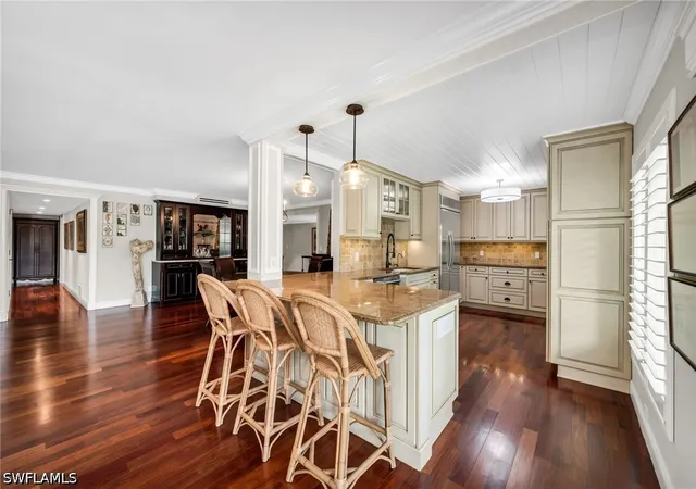 Listing Photo 5 - Condo for sale in building located at 105 Clubhouse Ln, Naples, FL 34105 - Unit #389