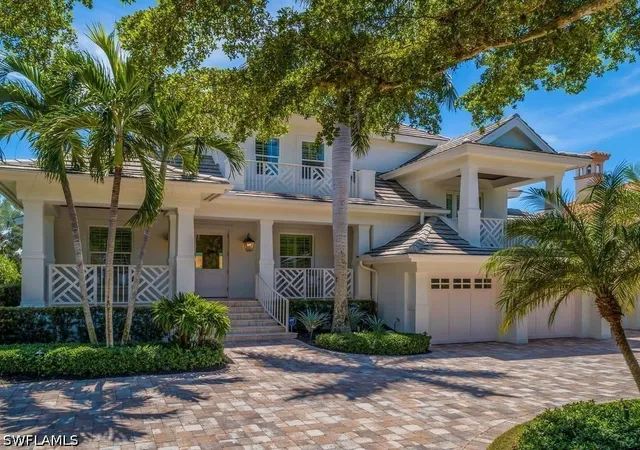 Photo 1 of Single family home for sale at 580 15th Avenue S, Naples, FL 34102 | MLS# 226031901 | Listing updated on 2026-09-09