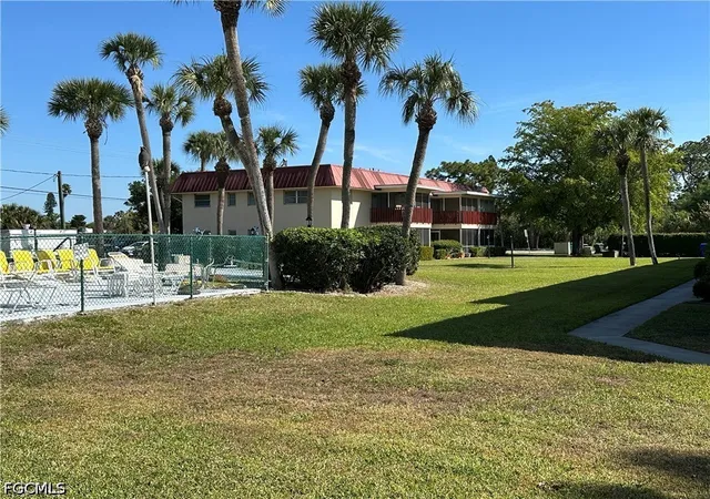 Listing Photo 5 - Condo for sale in building located at 1376 Archer St, Lehigh Acres, FL 33936 - Unit #6