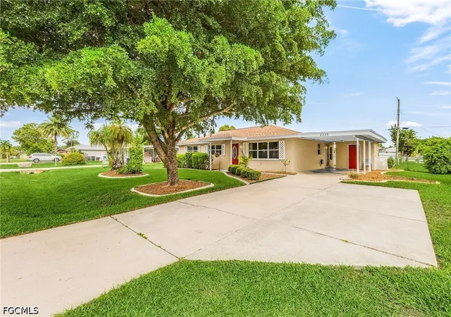Photo 2 of Sale Pending at 2225 Harvard Ave, Fort Myers, FL 33907 | MLS# 2026037916 | Listing updated on 2026-09-11