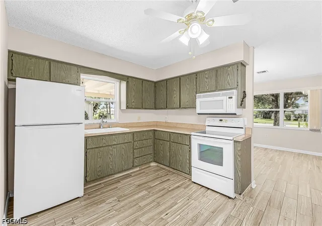 Photo 4 of Sale Pending at 2225 Harvard Ave, Fort Myers, FL 33907 | MLS# 2026037916 | Listing updated on 2026-09-11