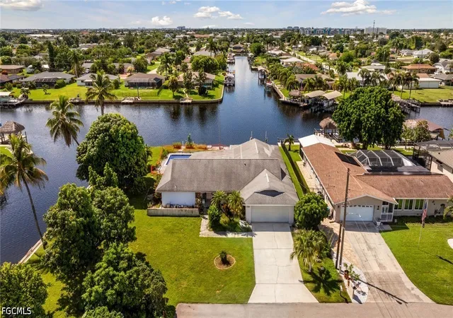 Photo 4 of Single family home for sale at 928 SE 43rd Street, Cape Coral, FL 33904 | MLS# 2026037934 | Listing updated on 2026-09-11