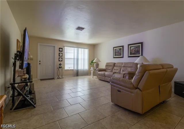 Photo 4 of House for sale at 1013 SE 9th Street, Cape Coral, FL 33990 | MLS# 2026037935 | Listing updated on 2026-09-08