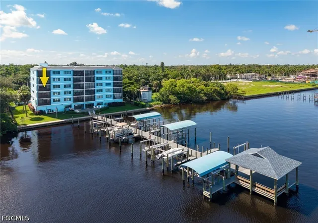 Listing Photo 3 - Condo for sale in building located at 2711 1St St, Fort Myers, FL 33916 - Unit #304
