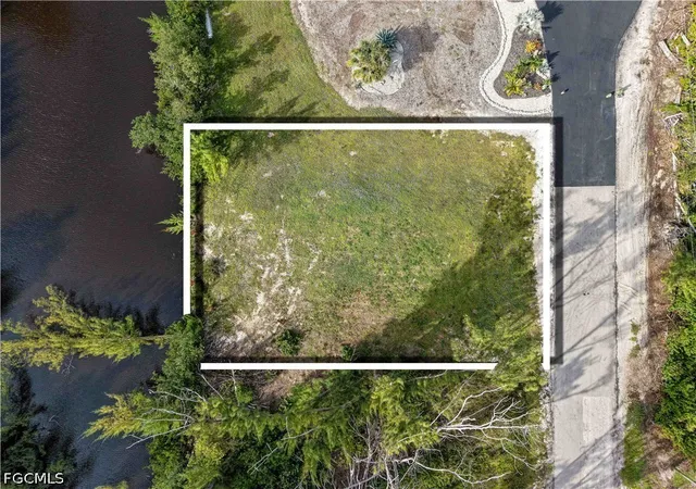 Photo 2 of Sale Pending at 3901 Crestwell Ct, Saint James City, FL 33956 | MLS# 2026038002 | Listing updated on 2026-09-11