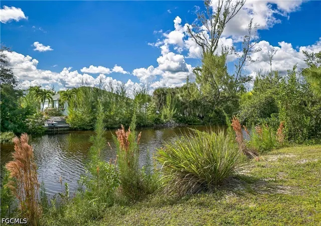 Photo 3 of Sale Pending at 3901 Crestwell Ct, Saint James City, FL 33956 | MLS# 2026038002 | Listing updated on 2026-09-11