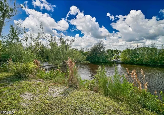 Photo 4 of Sale Pending at 3901 Crestwell Ct, Saint James City, FL 33956 | MLS# 2026038002 | Listing updated on 2026-09-11