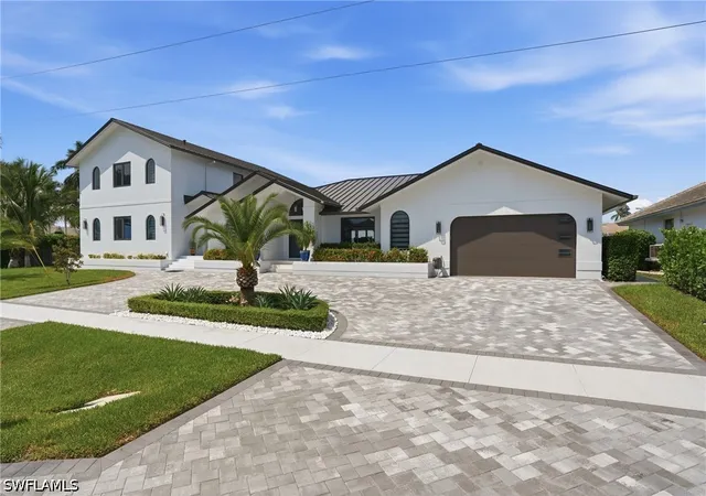 Photo 3 of Single family home for sale at 910 Beaver Ct, Marco Island, FL 34145 | MLS# 226032438 | Listing updated on 2026-10-07