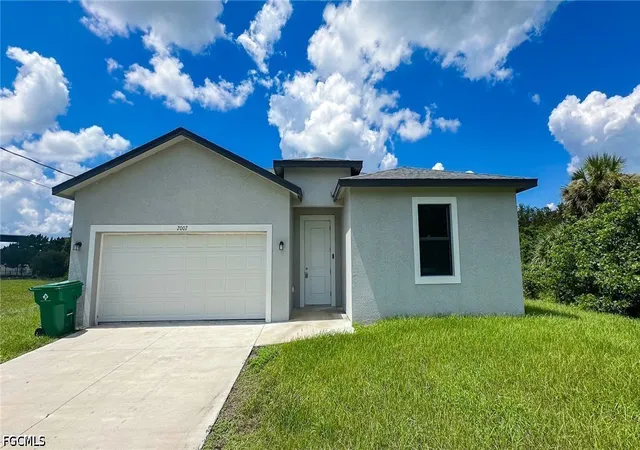 Photo 1 of Single family home for sale at 2007 Inglewood Cir, Labelle, FL 33935 | MLS# 2026038028 | Listing updated on 2026-09-11