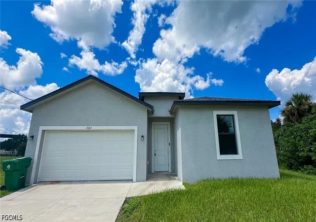 Photo 2 of Single family home for sale at 2007 Inglewood Cir, Labelle, FL 33935 | MLS# 2026038028 | Listing updated on 2026-09-11